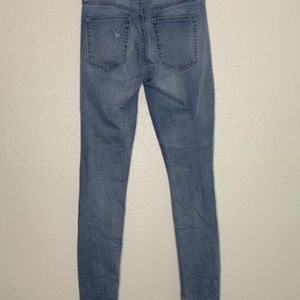 Gap Skinny Jeans - Light Wash